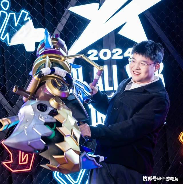 BLG新打野整活晒光头定妆照!RNG要被外卖公司买下,UZI有望复出